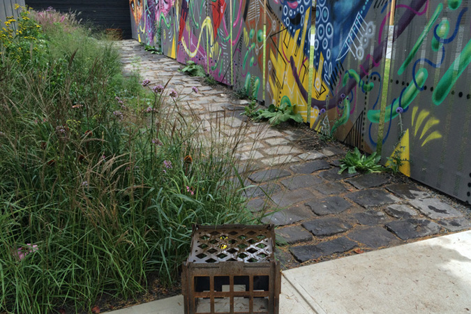 The edgy laneway Right of Way garden by Daniel Tyrell Landscapes